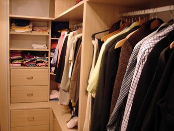 Kleiderschrank im Schlafzimmer